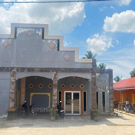 Oyo 93119 Guest House Leo Patra Muara Badak Exterior photo