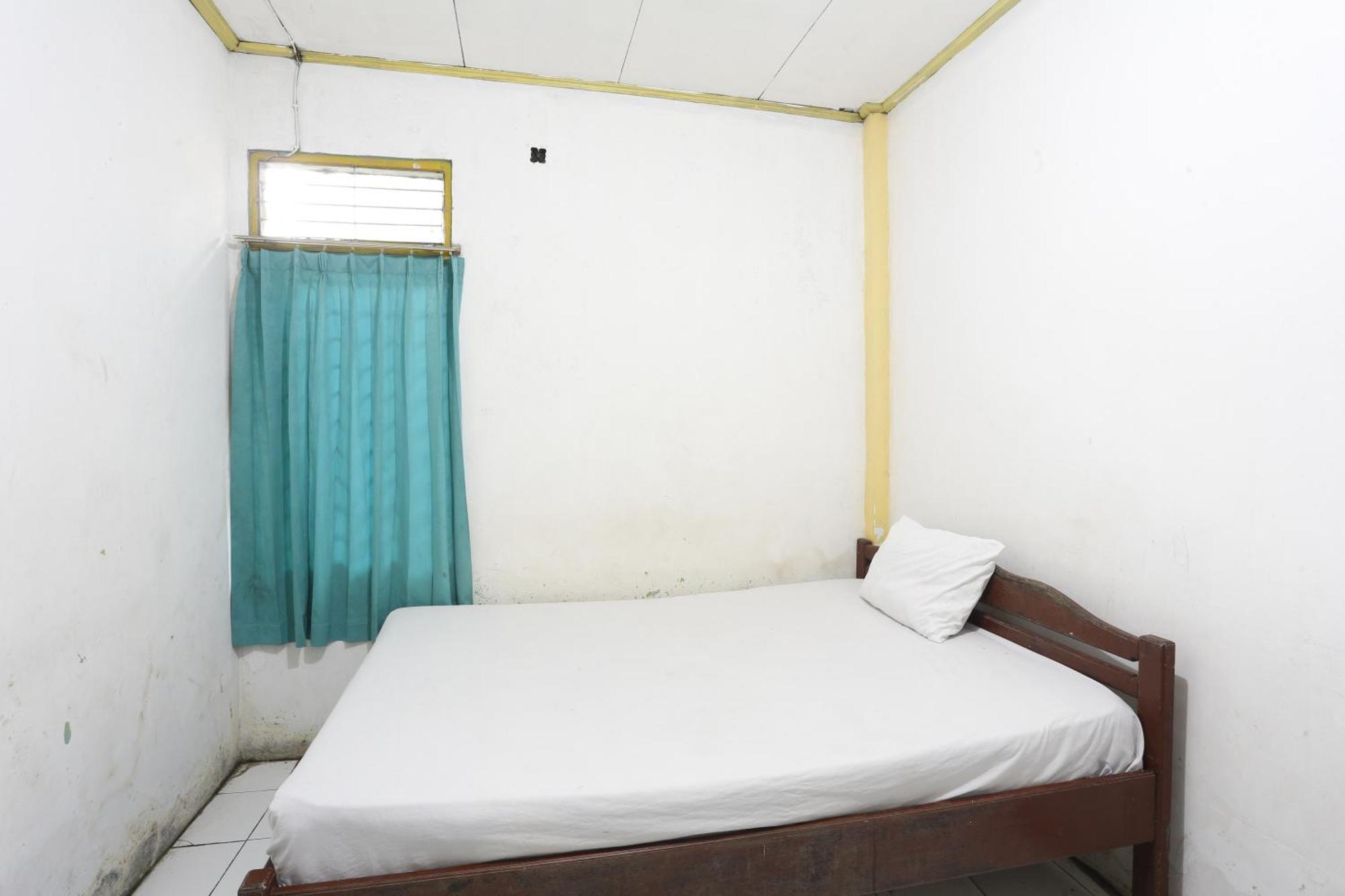 Oyo 93119 Guest House Leo Patra Muara Badak Exterior photo